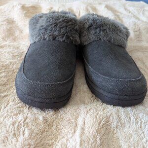 Clark's Slippers - Size 9 - Gray with faux fur